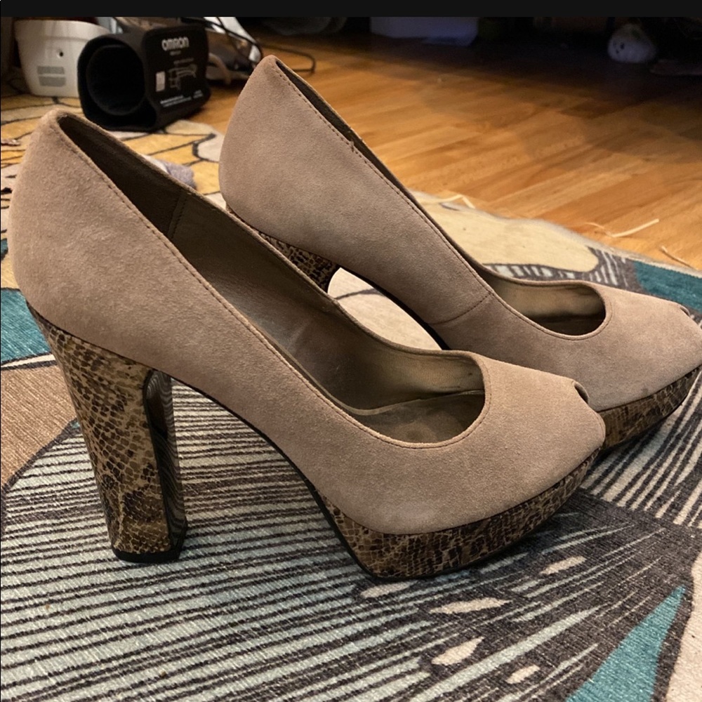 Size 7 pumps